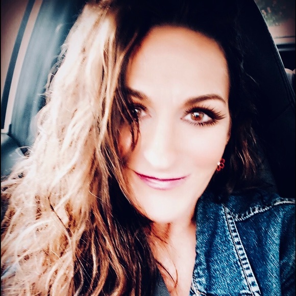 Meet your Posher, Kelly - Picture 2 of 6